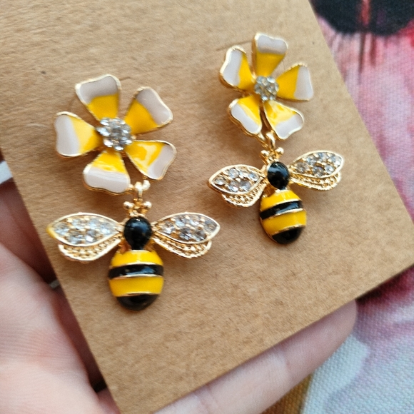 Avangarde Bee Cubic Zirconia Earrings - Picture 12 of 13